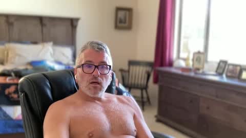 Snapshot of jimmyaaron chatting on 01-05-25, 07:17 Dad of Three online show from 01-05-25, 07:17