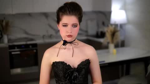 Snapshot of jinbar chatting on 11-12-25, 02:28 Aria online show from 11-12-25, 02:28