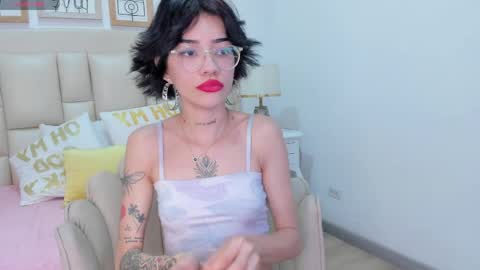 Snapshot of jinx_blue_ chatting on 04-18-26, 03:32 jinx blue online show from 04-18-26, 03:32