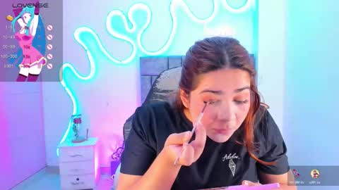 kim online show from 11-05-25, 01:11