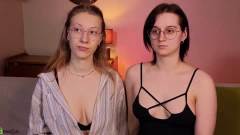 Snapshot of jitoon_exe chatting on 01-11-25, 04:25 Hey Guys We are Julia ginger  Tina brunette online show from 01-11-25, 04:25