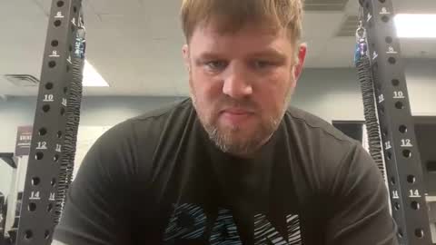 Snapshot of jitzgolfer chatting on 11-19-25, 01:22 jitzgolfer online show from 11-19-25, 01:22