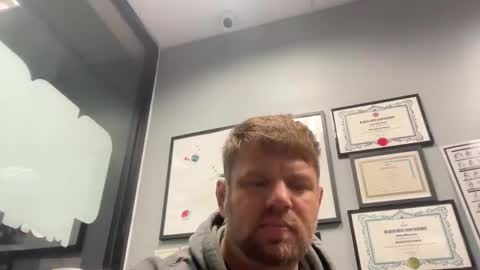 Snapshot of jitzgolfer chatting on 11-20-25, 10:59 jitzgolfer online show from 11-20-25, 10:59