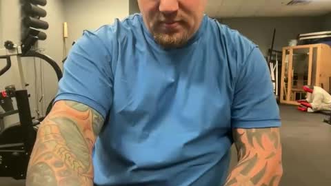 Snapshot of jitzgolfer chatting on 12-05-25, 04:10 jitzgolfer online show from 12-05-25, 04:10