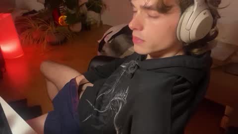 Snapshot of jjayce25ste chatting on 11-30-25, 09:30 Kitty online show from 11-30-25, 09:30