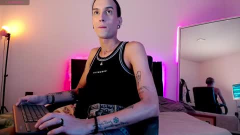 Joa Isaza     online show from 10-20-25, 12:55