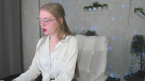 joann_shermann online show from 10-23-25, 01:27