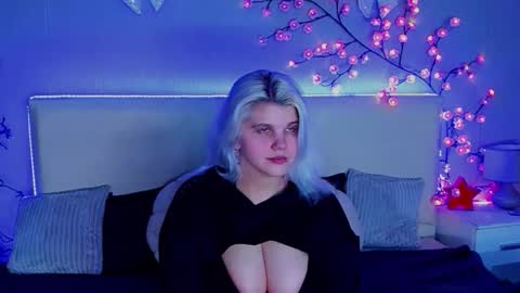 Snapshot of joannlowes chatting on 01-12-26, 08:25 Joann online show from 01-12-26, 08:25