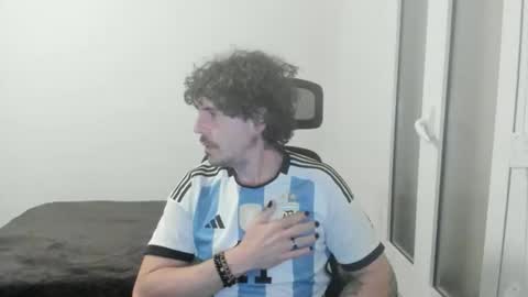 Snapshot of joaquin420_hot chatting on 02-20-26, 05:37 joaquin420_hot online show from 02-20-26, 05:37