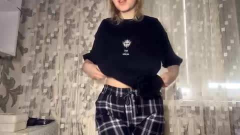 Snapshot of joeannfurgison chatting on 02-26-26, 08:13 Aurora online show from 02-26-26, 08:13