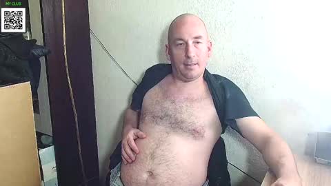 Snapshot of johanbarker chatting on 01-08-25, 08:29 Johan online show from 01-08-25, 08:29
