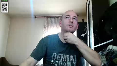 Snapshot of johanbarker chatting on 02-10-25, 11:15 Johan online show from 02-10-25, 11:15