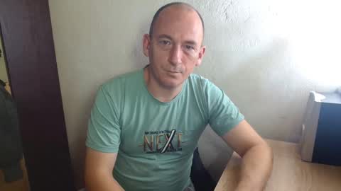 Snapshot of johanbarker chatting on 10-06-25, 10:45 Johan online show from 10-06-25, 10:45