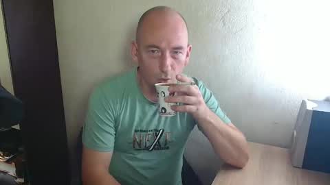 Snapshot of johanbarker chatting on 10-12-25, 10:47 Johan online show from 10-12-25, 10:47