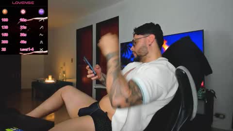 Snapshot of johatsu chatting on 10-18-25, 11:05 King - online show from 10-18-25, 11:05