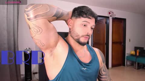 Snapshot of johatsu chatting on 11-01-25, 12:56 King - online show from 11-01-25, 12:56