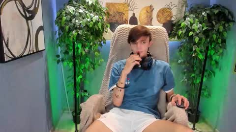 Snapshot of john_weasley chatting on 10-17-25, 06:27 John online show from 10-17-25, 06:27