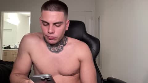 Snapshot of johnafterdark chatting on 10-12-25, 02:21 JAXX online show from 10-12-25, 02:21