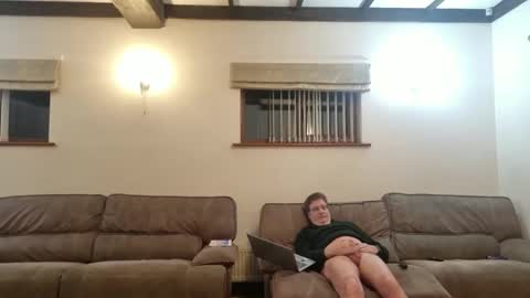 johnathan_stuart33 online show from 04-15-26, 12:06