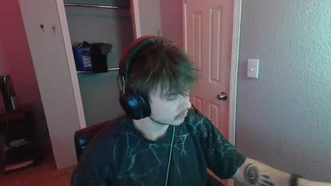 Snapshot of johnlights0 chatting on 12-05-25, 06:11 John Lights online show from 12-05-25, 06:11