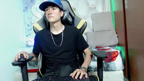 johnny_cagee online show from 10-08-25, 06:44