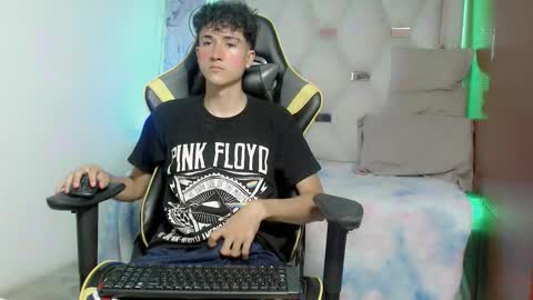 johnny_cagee online show from 11-10-25, 06:01