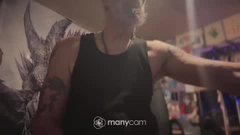 Snapshot of johnnyshung1 chatting on 01-06-25, 10:24 johnnyshung1 online show from 01-06-25, 10:24