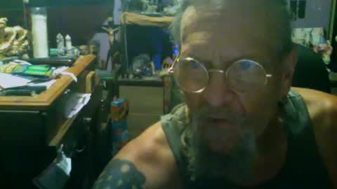 Snapshot of johnnyshung1 chatting on 09-22-25, 04:03 johnnyshung1 online show from 09-22-25, 04:03