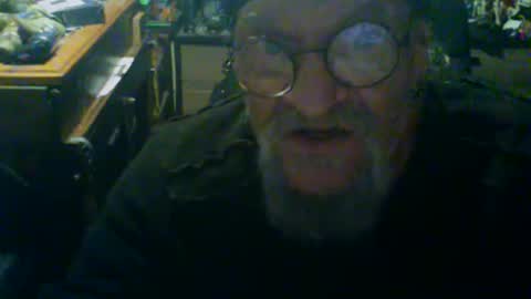 Snapshot of johnnyshung1 chatting on 10-23-25, 06:28 johnnyshung1 online show from 10-23-25, 06:28