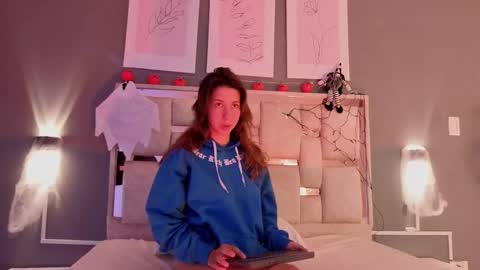 jolie_lov online show from 09-30-25, 01:49