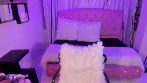 Jolie price  online show from 04-12-26, 02:27