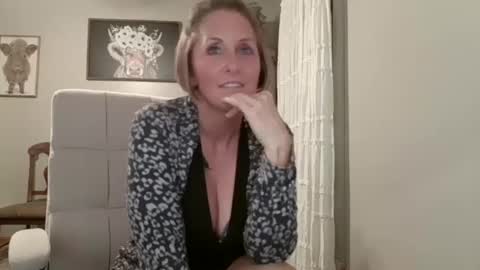 Jolie online show from 09-13-25, 01:27