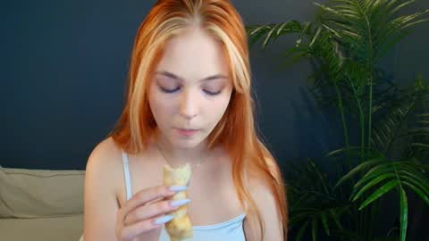 Snapshot of jolly_bean chatting on 01-15-25, 05:40 Polly online show from 01-15-25, 05:40