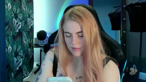 Snapshot of jolly_doll_ chatting on 01-10-25, 06:09 Jolly online show from 01-10-25, 06:09