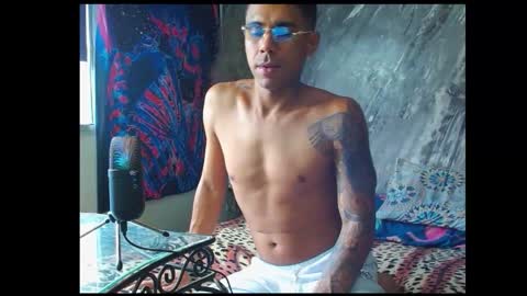 jonesjoness15 online show from 10-21-25, 07:03