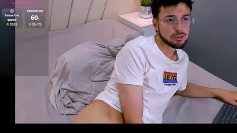 Snapshot of jonnygreey chatting on 11-29-25, 08:23 JonnyGreey online show from 11-29-25, 08:23