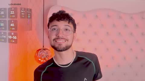 Snapshot of jonnygreey chatting on 12-20-25, 06:59 JonnyGreey online show from 12-20-25, 06:59