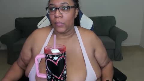 Josie Kiss online show from 01-30-25, 01:53