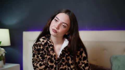 Snapshot of josielili chatting on 11-30-25, 08:13 Josie online show from 11-30-25, 08:13