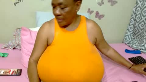 Snapshot of joycemando chatting on 01-27-25, 06:52 DairyQueen online show from 01-27-25, 06:52