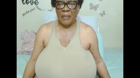 Snapshot of joycemando chatting on 09-19-25, 06:04 DairyQueen online show from 09-19-25, 06:04