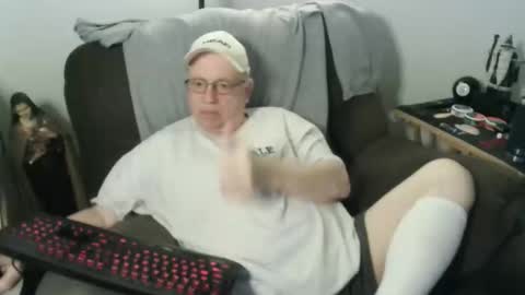 Snapshot of jpmel99 chatting on 10-31-25, 11:17 jpmel99 online show from 10-31-25, 11:17