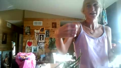 Snapshot of jpsunflower chatting on 11-14-25, 07:01 JP Sunflower Angel Love online show from 11-14-25, 07:01