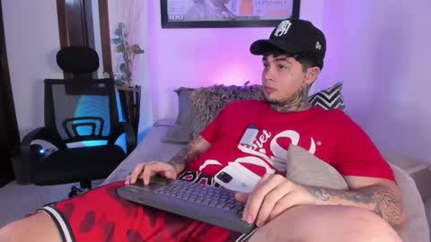 Snapshot of juan_alvarez18 chatting on 10-04-25, 05:16 juan_alvarez18 online show from 10-04-25, 05:16