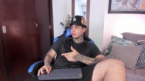 juan_alvarez18 online show from 11-16-25, 12:27