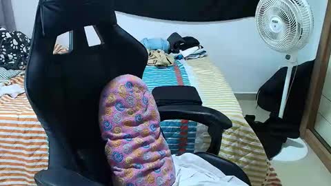 juan_gomez_1 online show from 10-01-25, 01:22