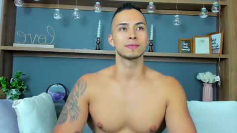 Snapshot of juan_muscle chatting on 01-30-25, 03:44 juan_muscle online show from 01-30-25, 03:44