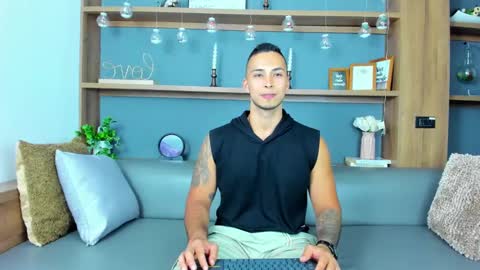 Snapshot of juan_muscle chatting on 01-31-25, 02:15 juan_muscle online show from 01-31-25, 02:15