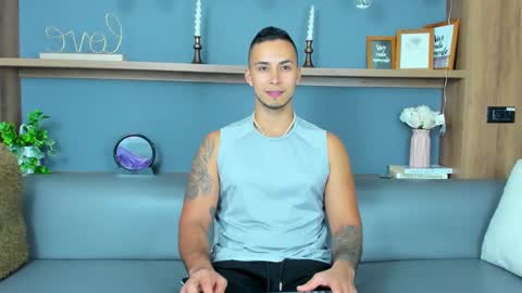 Snapshot of juan_muscle chatting on 02-01-25, 01:44 juan_muscle online show from 02-01-25, 01:44