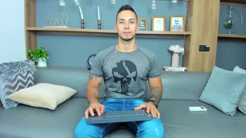 Snapshot of juan_muscle chatting on 03-05-25, 01:10 juan_muscle online show from 03-05-25, 01:10